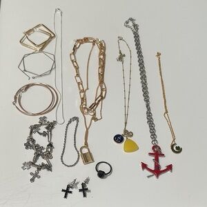 🌴 Bundle of 12 Woman’s Necklaces/Ring/Bracelet/Earrings